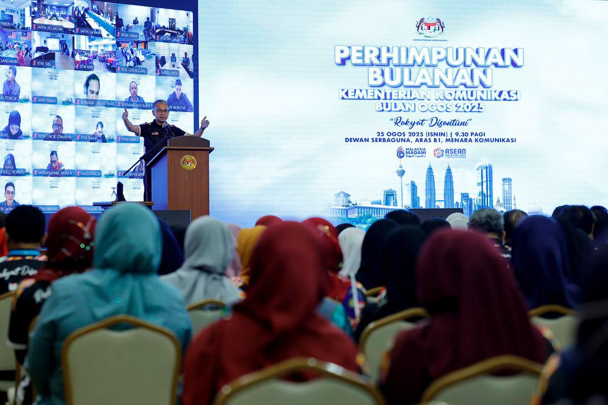 Communications Minister Datuk Fahmi Fadzil delivered a speech at the Ministry of Communications’ Monthly Assembly for August 2025 at Menara Komunikasi today. – BERNAMA