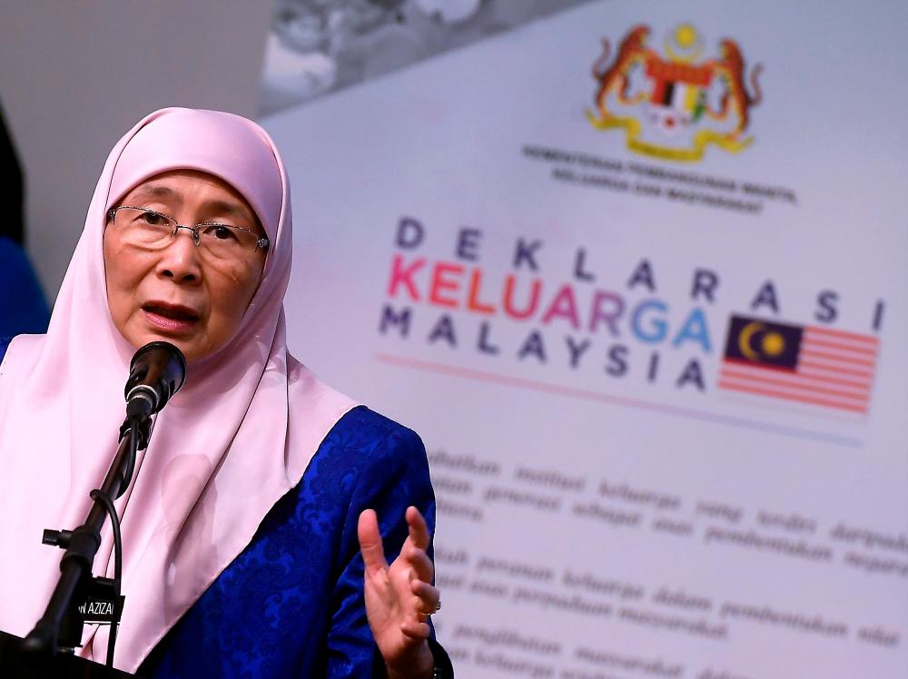Deputy Prime Minister Datuk Seri Dr Wan Azizah Wan Ismail, who is also Women, Family and Community Minister, delivers a speech during the launch of the Malaysian Family Declaration at Malaysian Global Innovation And Creativity Center (MaGIC) today. - Bernama