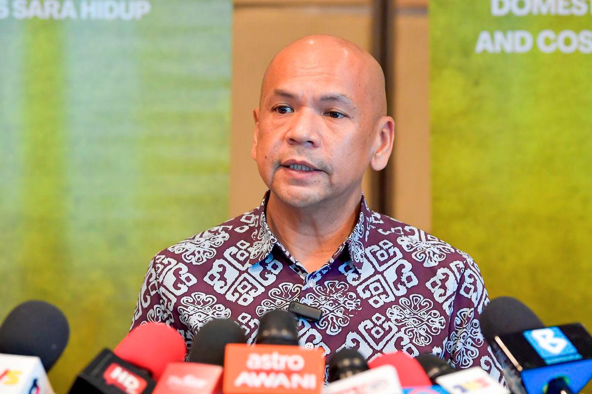 Menteri Perdagangan Dalam Negeri dan Kos Sara Hidup Datuk Armizan Mohd Ali.