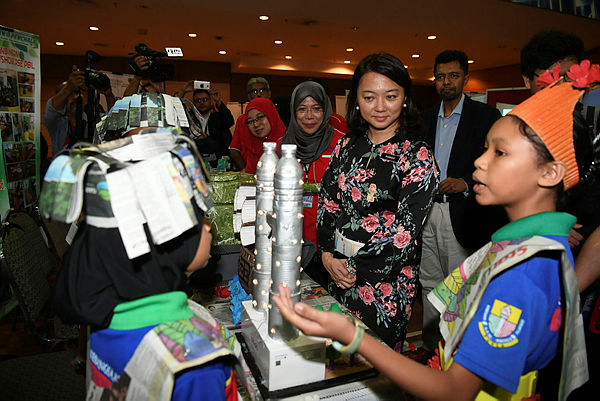 Deputy Minister for Women, Family and Community Development Hannah Yeoh spends time with students at a community education carnival involving parents and the community in Cyberjaya. — Bernama