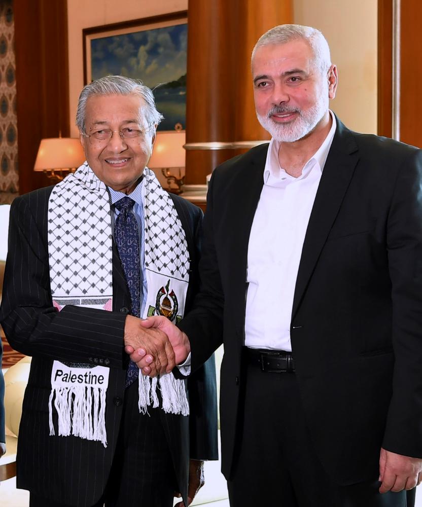 Prime Minister Tun Dr Mahathir Mohamad shakes hands with Hamas leader Ismael Haniyya during the latter’s visit to his office at Perdana Putra today. - Bernama
