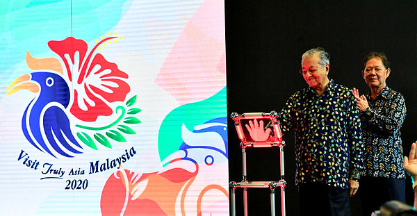 Prime Minister Tun Dr Mahathir Mohamad (left) during the launch of the new Visit Malaysia (VM) 2020 campaign logo at KLIA today. — Bernama