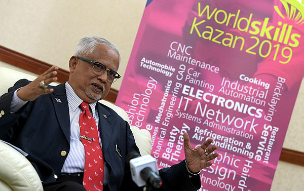 Deputy Human Resource Minister Datuk Mahfuz Omar at a press conference after chairing the Malaysian Skills Competition Council on Feb 20, 2019. — Bernama