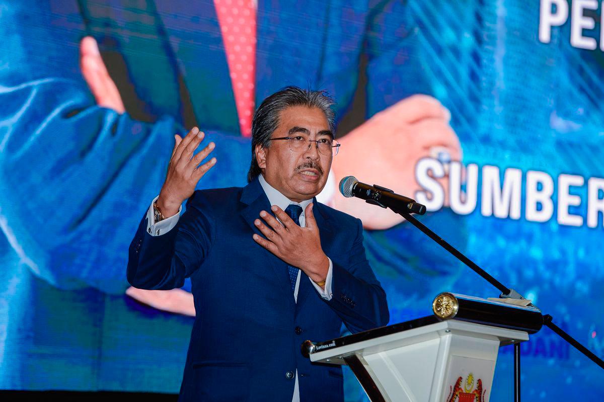 The Minister of Plantation and Commodities, who is currently acting as the Minister of Natural Resources and Environmental Sustainability (NRES), Datuk Seri Johari Abdul Ghani, delivered a speech at the Opening Ceremony of the 9th National Land Day 2025 at the JAKIM Auditorium, Precinct 3, Putrajaya, today. – BERNAMA