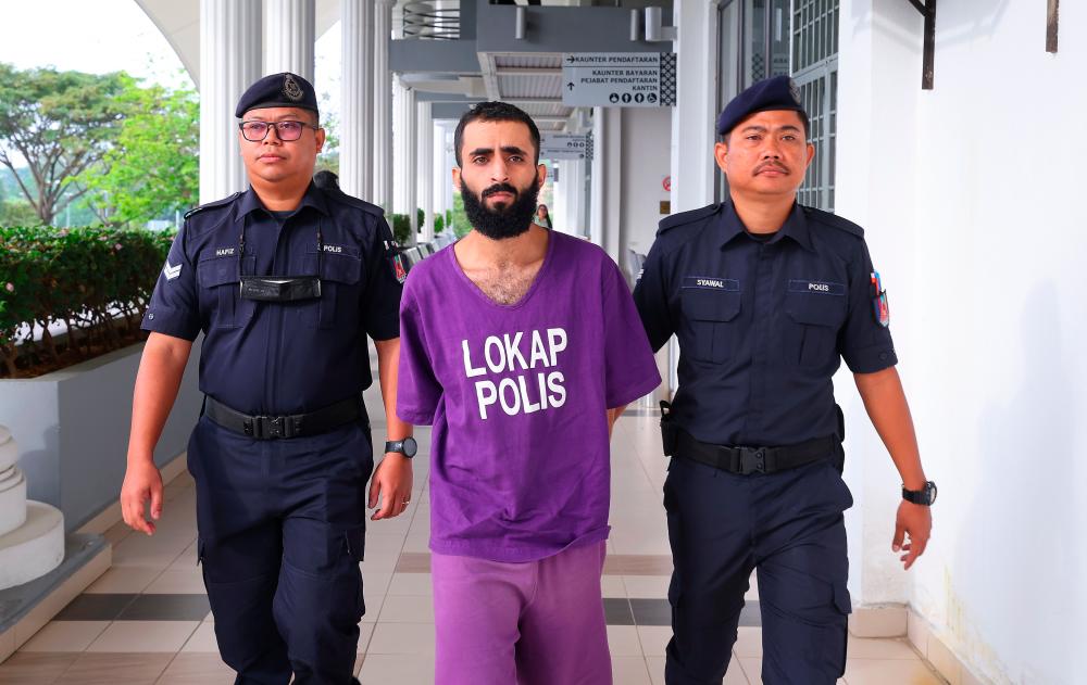 SEPANG, 27 Jan -- A Yemeni man, Abdul Aziz Musaed Ahmed, 23, faces the death penalty after being charged in the Sessions Court today on three charges of trafficking more than 200 kilograms of cannabis. BERNAMAPIX