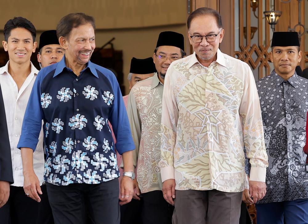 Sultan Brunei Sultan Hassanal Bolkiah (third, left) departing back to Brunei while being escorted by Prime Minister Datuk Seri Anwar Ibrahim (second, right) on Nov 28 2022 - BERNAMAPIX