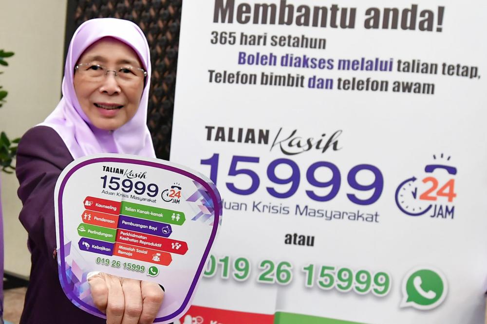 Deputy Prime Minister Dr Wan Azizah Wan Ismail who is also the Women, Family and Community Development Minister showing the Talian Kasih number in a press conference after attending the Women, Family and Community Development Ministry’s monthly assembly today. — Bernama