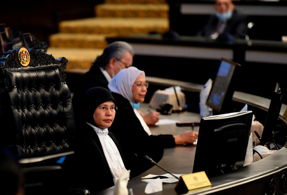 Chief Justice Tan Sri Tengku Maimun Tuan Mat at the taking-of-oath of office and loyalty ceremony of Federal Court and Appeals Court judges, as well as judicial commissioners held at the Conference Hall in the Palace of Justice today. - Bernama