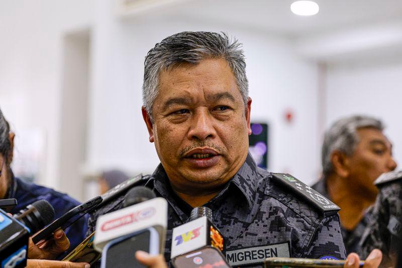 Immigration director-general Datuk Zakaria Shaaban - Photo by BERNAMA