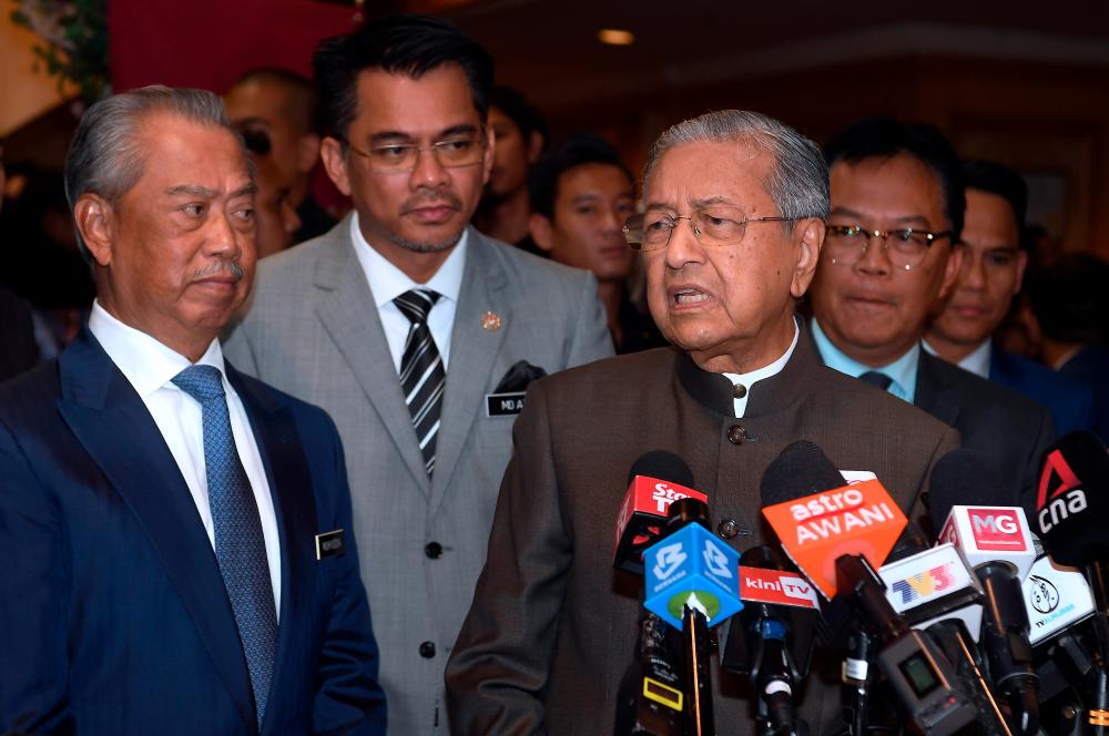 Prime Minister Tun Dr Mahathir Mohamad speaks at the launch of the 2020 National Anti-Drugs Month press conference at Puspanitapuri today. Also present were Home Minister Tan Sri Muhyiddin Mohd Yassin (L), Deputy Home Minister Datuk Mohd Azis Jamman (2nd from L) and Home Ministry Secretary-General Datuk Jamil Rakon (R). - Bernama