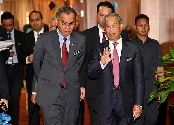 Home Minister Tan Sri Muhyiddin Yassin (right) together with Health Minister, Datuk Seri Dr Dzulkefly Ahmad (left), after a discussion between the Home Ministry (KDN) and the Health Ministry at the KDN office, Putrajaya, today.