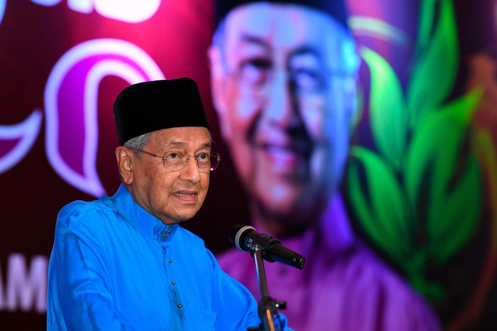 Prime Minister Tun Dr Mahathir Mohamad, delivers a speech at the (Perkim) iftar gathering with the Prime Minister on May 10, 2019. - Bernama