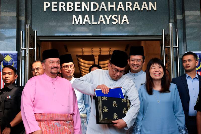 $!Budget 2025 Live Updates: Minimum wage raised to RM1,700 starting Feb 2025