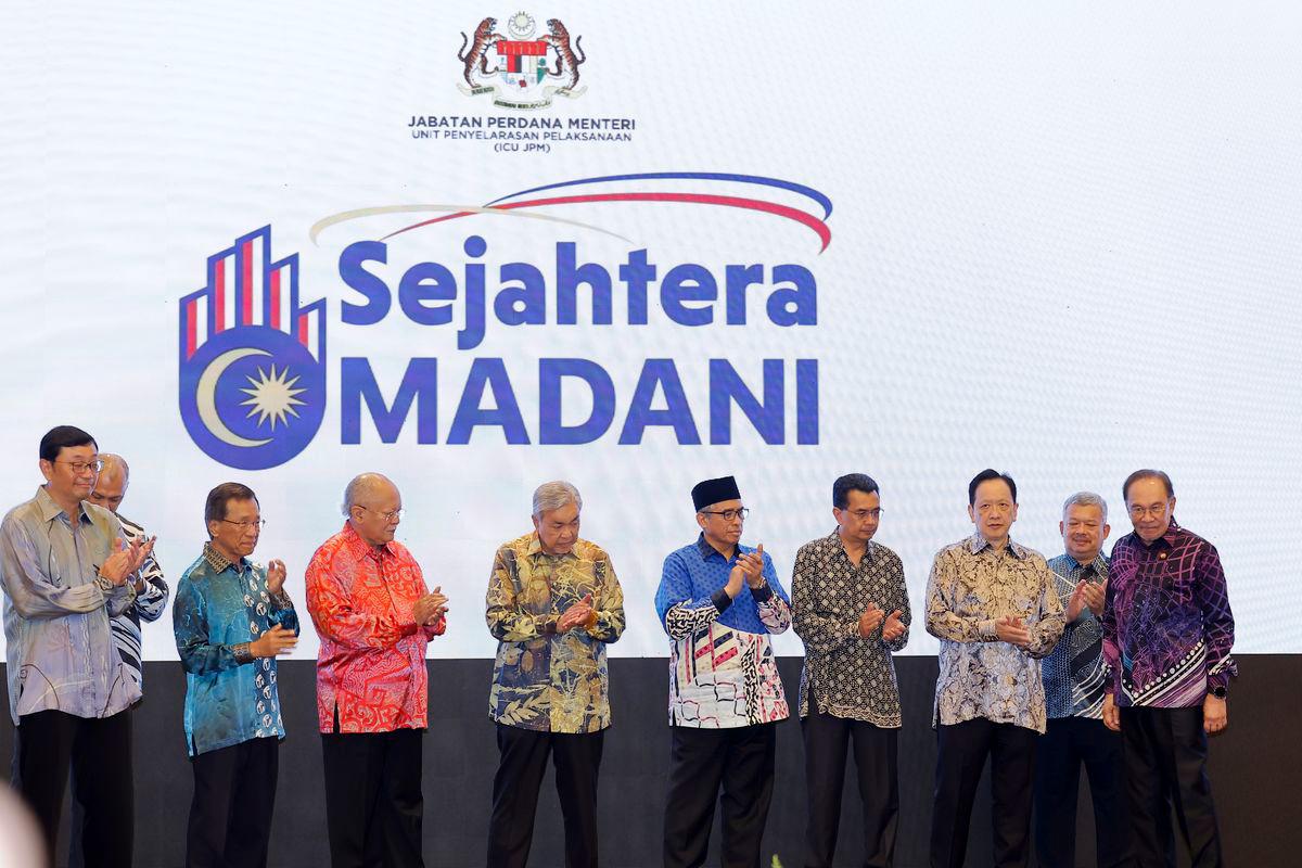 Perdana Menteri Datuk Seri Anwar Ibrahim meluncurkan Inisiatif Kesejahteraan Rakyat Malaysia (Sejahtera MADANI) di Kompleks Seri Perdana hari ini. - FotoBernama