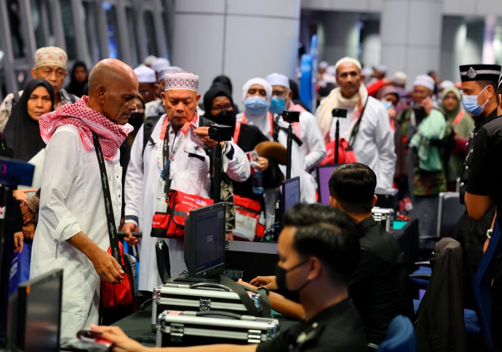 SEPANG, July 8 -- Some of the pilgrims who arrived at Kuala Lumpur International Airport (KLIA) Terminal 1 checked their passports immediately upon arrival at the Arrival Ceremony of the Malaysian Hajj Pilgrim Flight KT014 returning to the Homeland for the Hajj Season 1444H/2023M ;last night. BERNAMAPIX