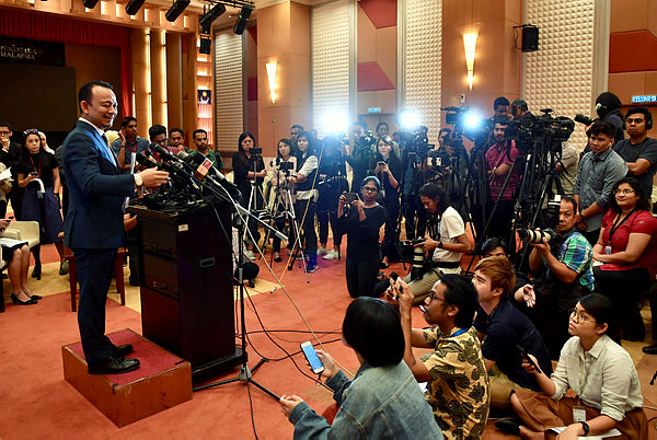 Education Minister Dr Maszlee Malik during a press conference on the cabinet’s decision on the khat calligraphy issue at the Ministry of Education today. — Bernama
