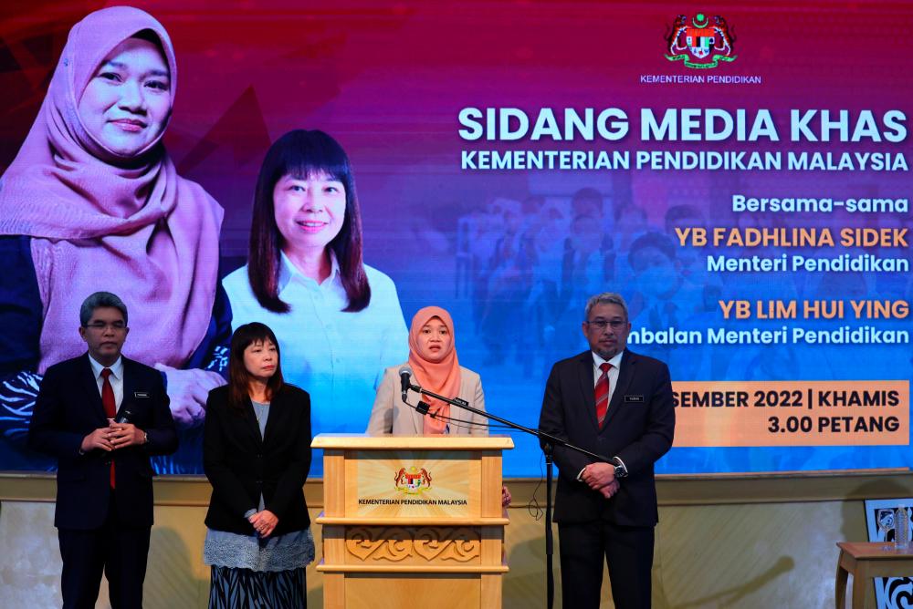 PUTRAJAYA, Dec 15 -- Education Minister Fadhlina Sidek (second, right) with her deputy, Lim Hui Ying (second, left) during a Special Media Conference at the Ministry of Education today. BERNAMAPIX