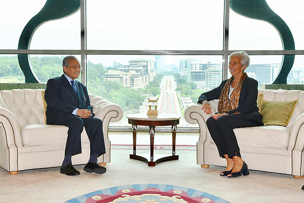 Tun Dr Mahathir (left) together with Christine Lagarde (right) at the prime minister’s office in Putrajaya today. — Bernama