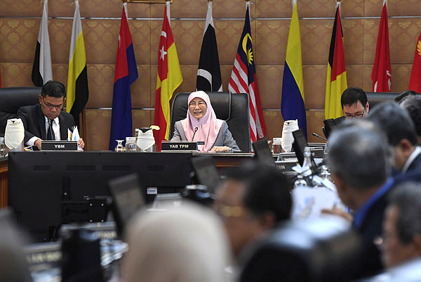 Deputy Prime Minister Datuk Seri Dr Wan Azizah Wan Ismail chairs the National Cost of Living Action Council at Perdana Putra, Putrajaya on Feb 15, 2019. — Bernama
