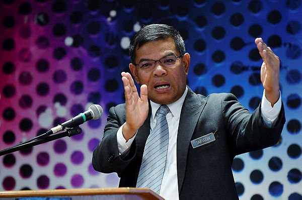Domestic Trade and Consumer Affairs Minister Datuk Seri Saifuddin Nasution Ismail speaks during a dialogue with the media at his ministry in Putrajaya on April 22, 2019. — Bernama