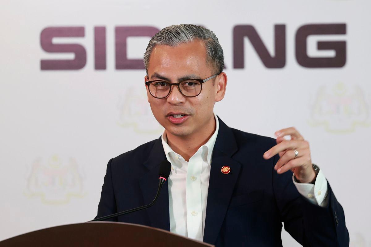 Menteri Komunikasi Datuk Fahmi Fadzil merangkap jurucakap Kerajaan Perpaduan ketika sidang media mingguan Kabinet di Kementerian Komunikasi hari ini. - fotoBERNAMA