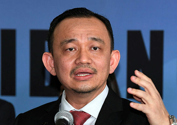Education Minister Maszlee Malik announces his resignation at a special press conference in the Ministry of Education today. — Bernama