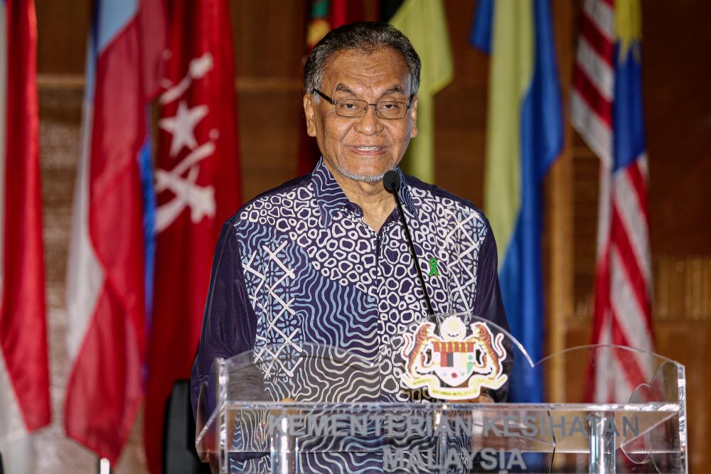 Menteri Kesihatan, Datuk Seri Dr Dzulkefly Ahmad ketika berucap pada Majlis Perasmian Hari Kesihatan Mental Sedunia Peringkat Kebangsaan 2024 di Kementerian Kesihatan Malaysia, Putrajaya, hari ini. - fotoBERNAMA