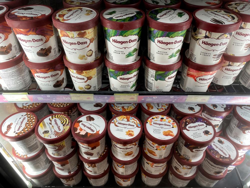 KUALA LUMPUR, 11 August -- The sale of Haagen-Dazs brand vanilla ice cream has been withdrawn from the market since last month after it was found to contain the carcinogenic substance Ethylene Oxide (ETO) above the permitted level. BERNAMAPIX