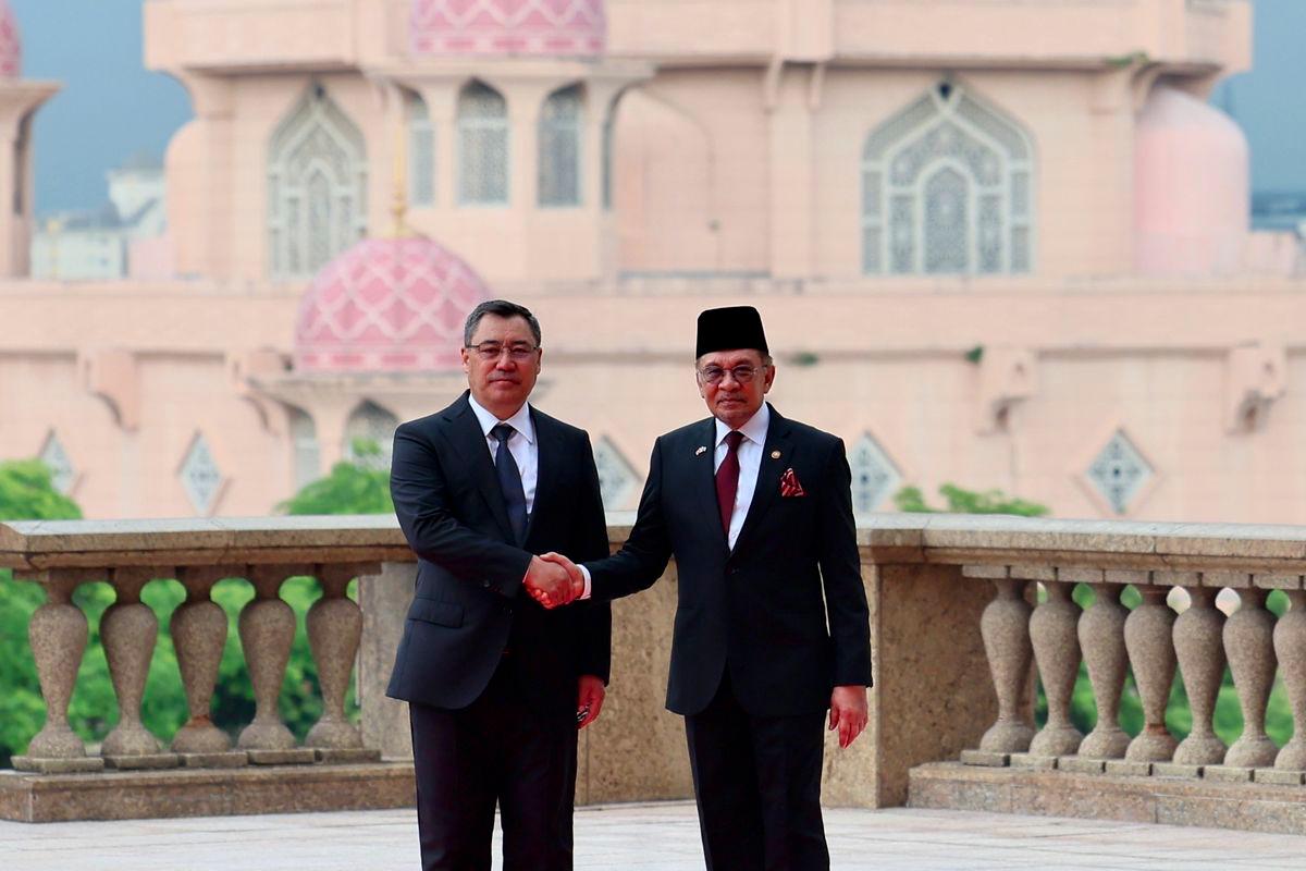 Prime Minister Datuk Seri Anwar Ibrahim (right) shakes hand with President of the Kyrgyz Republic Sadyr Zhaparov during an official welcoming ceremony at the Perdana Putra Complex today. - BERNAMAPIX