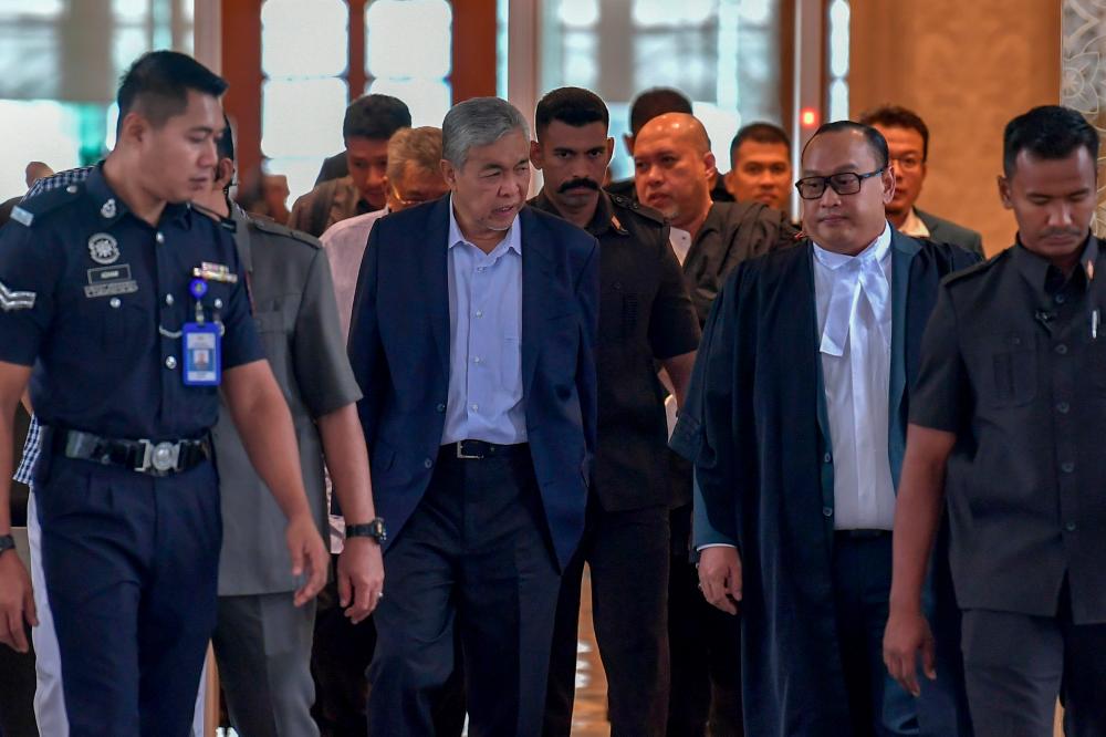 March 27 -- Deputy Prime Minister Datuk Seri Ahmad Zahid Hamidi was today granted permanent access to his international and diplomatic passport to enable him to carry out official duties abroad. BERNAMAPIX