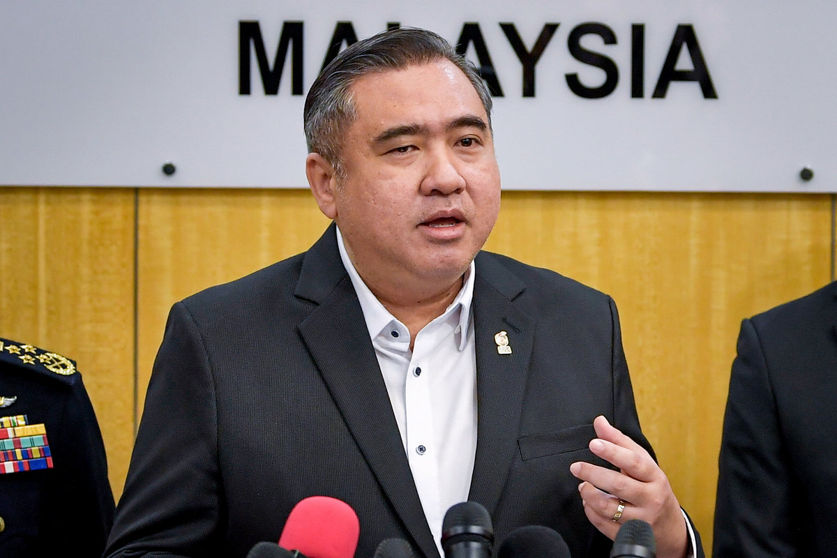 Menteri Pengangkutan Anthony Loke bercakap pada sidang media hari ini. - BERNAMApix
