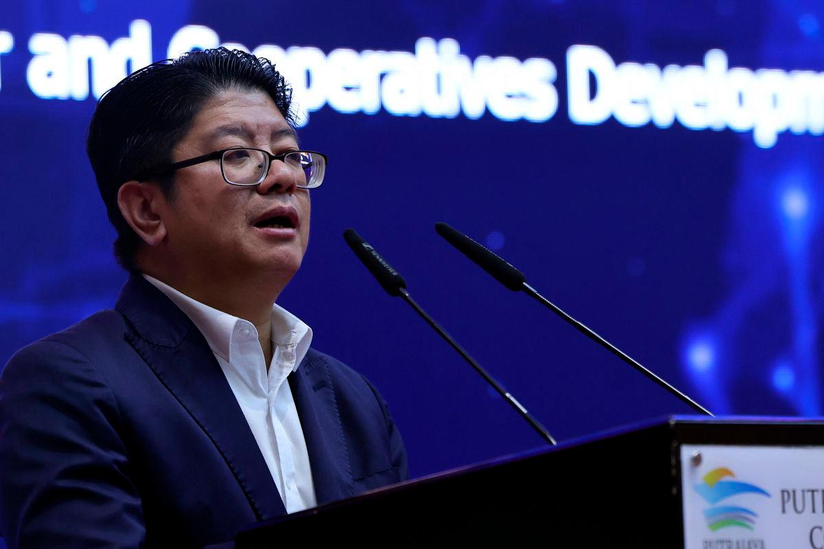 Minister Datuk Ewon Benedick. Bernamapix