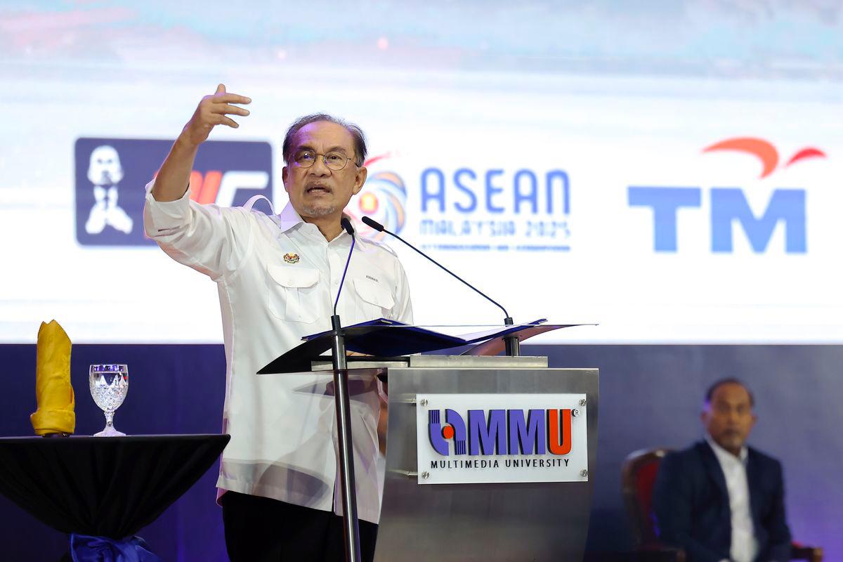 Perdana Menteri Datuk Seri Anwar Ibrahim berucap pada Program Temu Anwar@Universiti Multimedia (MMU) serta pelancaran Fakulti Kecerdasan Buatan dan Kejuruteraan MMU hari ini -fotoBERNAMA