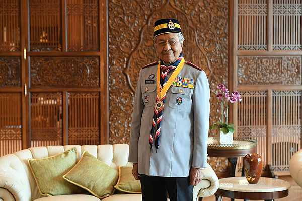 Prime Minister Tun Dr Mahathir Mohamad was today elected president of the Scouts Association of Malaysia and was awarded its highest award, Anugerah Bintang Semangat Padi Kelas Pertama at the Prime Minister’s Office today. - Bernama