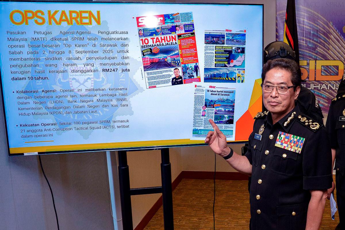 Malaysian Anti-Corruption Commission (MACC) Chief Commissioner Tan Sri Azam Baki briefs the media on Ops Karen, which uncovers a large-scale corruption and smuggling syndicate in Sarawak and Sabah, involving an estimated government loss of RM247 million over 10 years, during a special press conference at the MACC Headquarters today. - BERNAMA