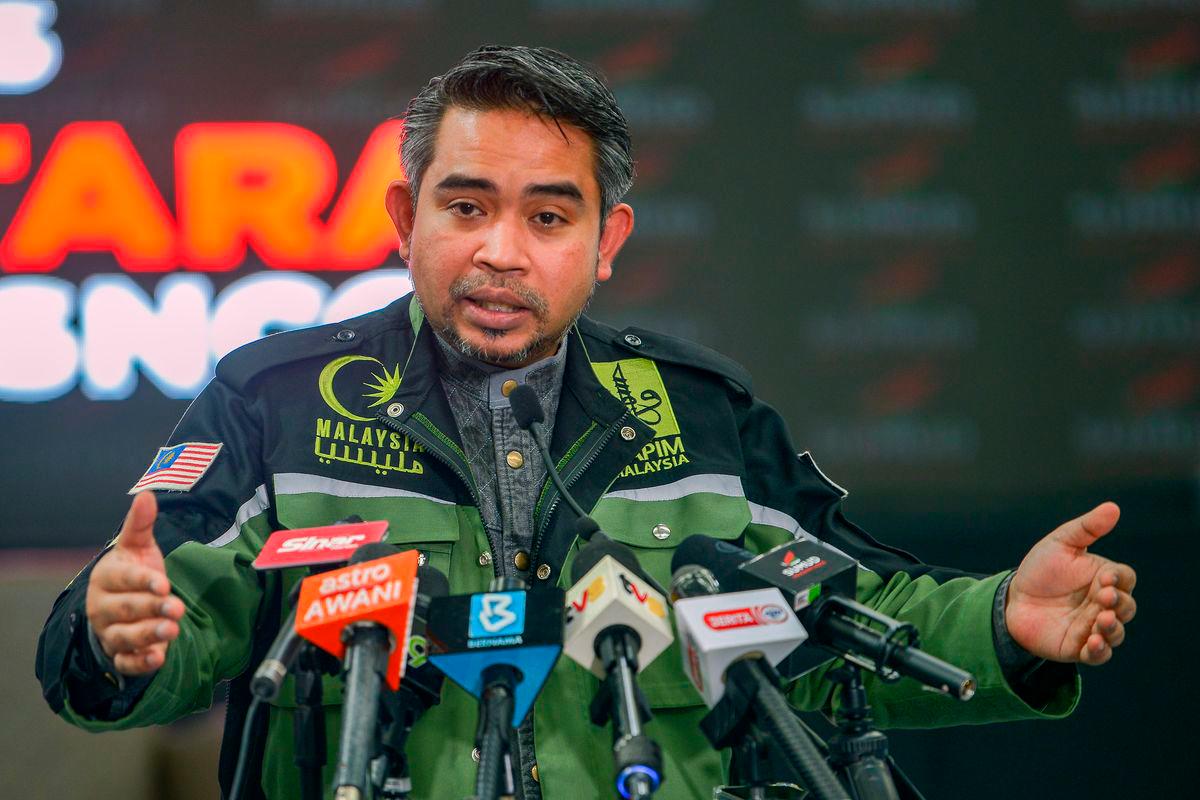 Ketua Pegawai Eksekutif Majlis Perundingan Pertubuhan Islam Malaysia (MAPIM) Datuk Dr Ahmad Sani Araby Al-Kahery memberikan taklimat keadaan terkini rakyat Malaysia yang ditahan pada sidang media di Pusat Gerakan Sumud Nusantara (SNCC) hari ini - fotoBERNAMA