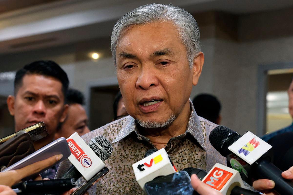 Timbalan Perdana Menteri merangkap Menteri Kemajuan Desa dan Wilayah, Datuk Seri Dr Ahmad Zahid Hamidi, pada sidang media sempena Sesi Dialog Belanjawan 2025 KKDW bersama pihak berkepentingan peringkat negeri di Kementerian Kemajuan Desa dan Wilayah (KKDW), semalam. - BERNAMA