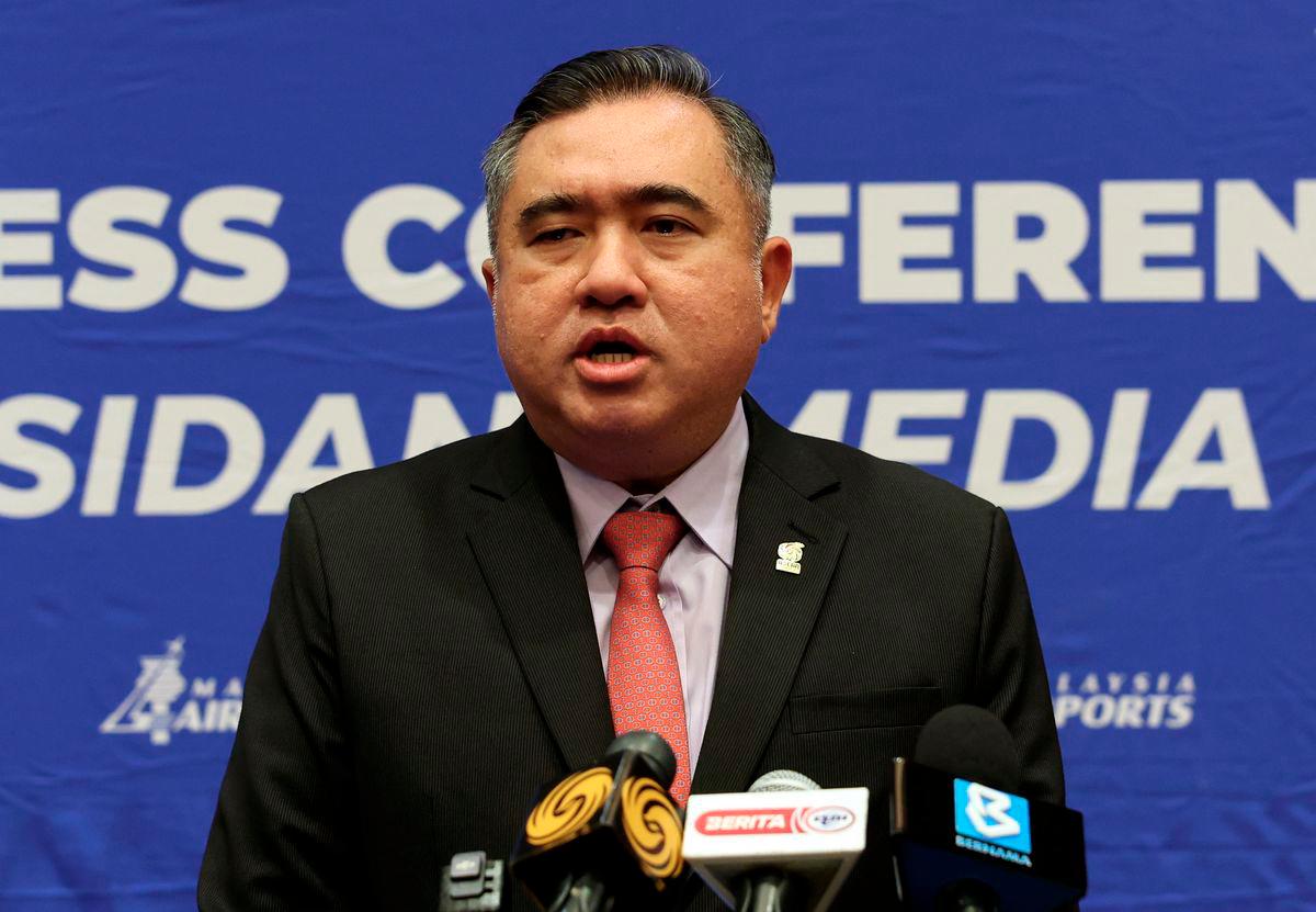 Menteri Pengangkutan Anthony Loke ketika sidang media pada Majlis Zhengzou - Kuala Lumpur Forum Air Silk Road di sebuah hotel hari ini. - BERNAMA
