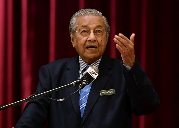 Prime Minister Tun Dr Mahathir Mohamad delivers a speech at a meeting with civil servants in Putrajaya on April 30, 2019. — Bernama