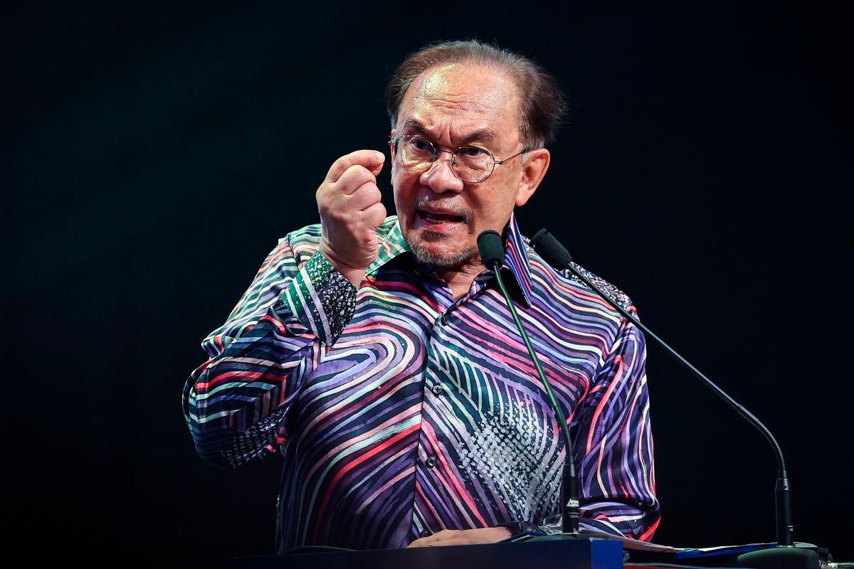 Perdana Menteri Datuk Seri Anwar Ibrahim menyampaikan ucapan pada Majlis Amanat Perdana Hari Kebangsaan 2025 di Taman Ekspo Pertanian Malaysia Serdang (MAEPS) hari ini -fotoBERNAMA