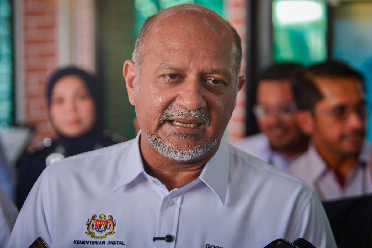 Menteri Digital Gobind Singh Deo ketika ditemui pemberita selepas Majlis Peluncuran Makmal Forensik Kenderaan CyberSecurity Malaysia di Menara Cyber Axis hari ini -fotoBERNAMA