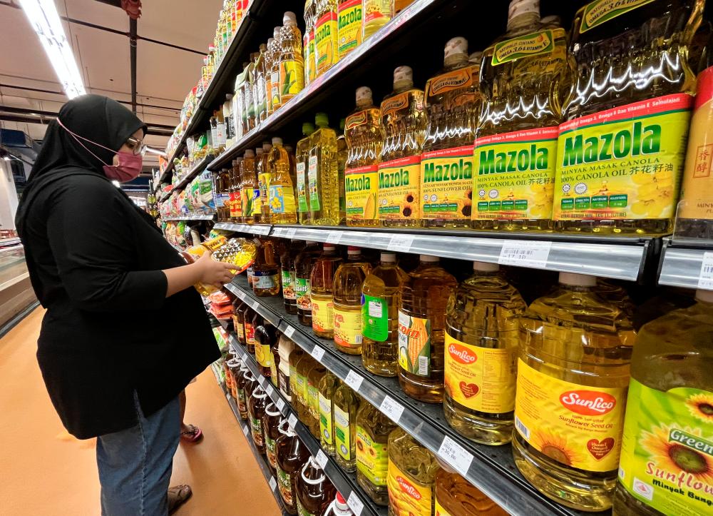 5kg bottle cooking oil maximum price at RM34.70 this month: Annuar