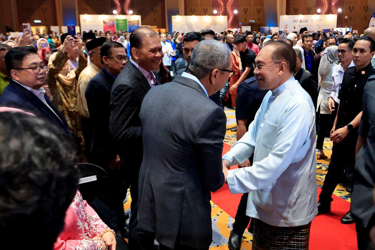 Perdana Menteri Datuk Seri Anwar Ibrahim hadir pada Majlis Peluncuran Sekolah Angkat Malaysia Madani di Pusat Konvensyen Antarabangsa Putrajaya (PICC) hari ini - BERNAMA