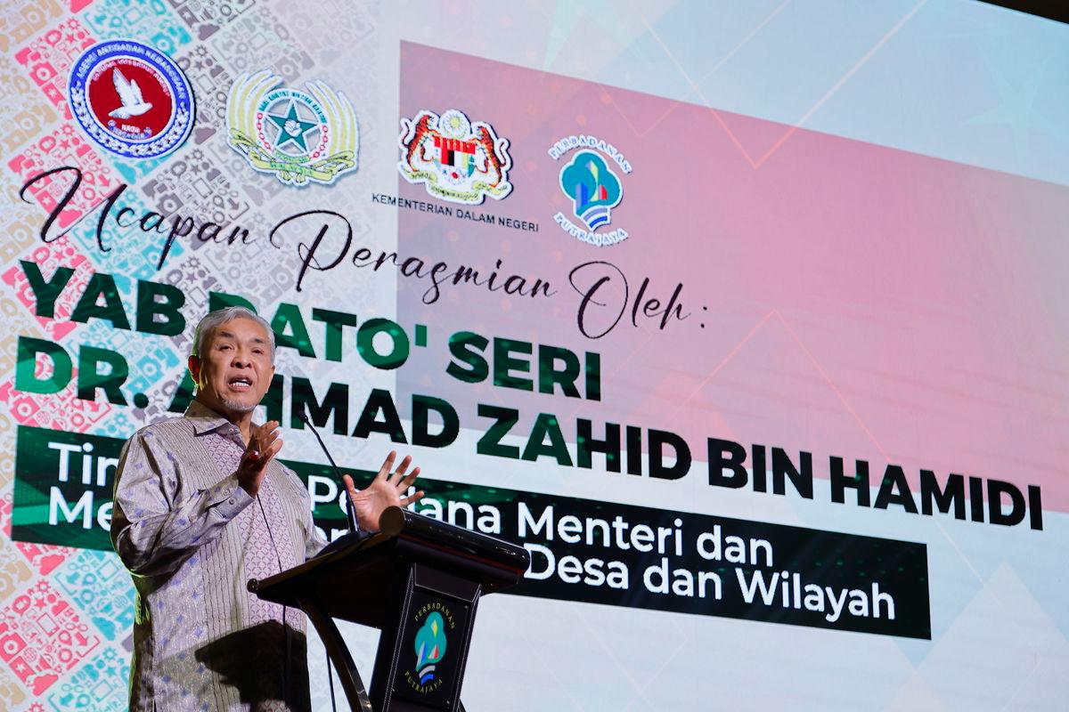 Timbalan Perdana Menteri Datuk Seri Dr Ahmad Zahid Hamidi berucap pada Majlis Makan Malam dan Perasmian Perhimpunan Agung Dwitahunan Persatuan Mencegah Dadah Malaysia (PEMADAM) Kebangsaan ke-46 malam ini - BERNAMA