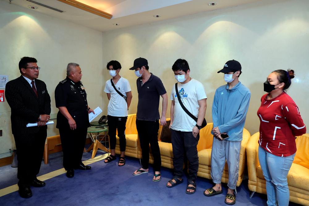 SEPANG, Jan 27 -- Bukit Aman Criminal Investigation Department Director Datuk Seri Abd Jalil Hassan (second, left) chats with five Malaysians who were victims of a job offer fraud syndicate and were trapped in Cambodia at the Kuala Lumpur International Airport (KLIA) today. BERNAMAPIX
