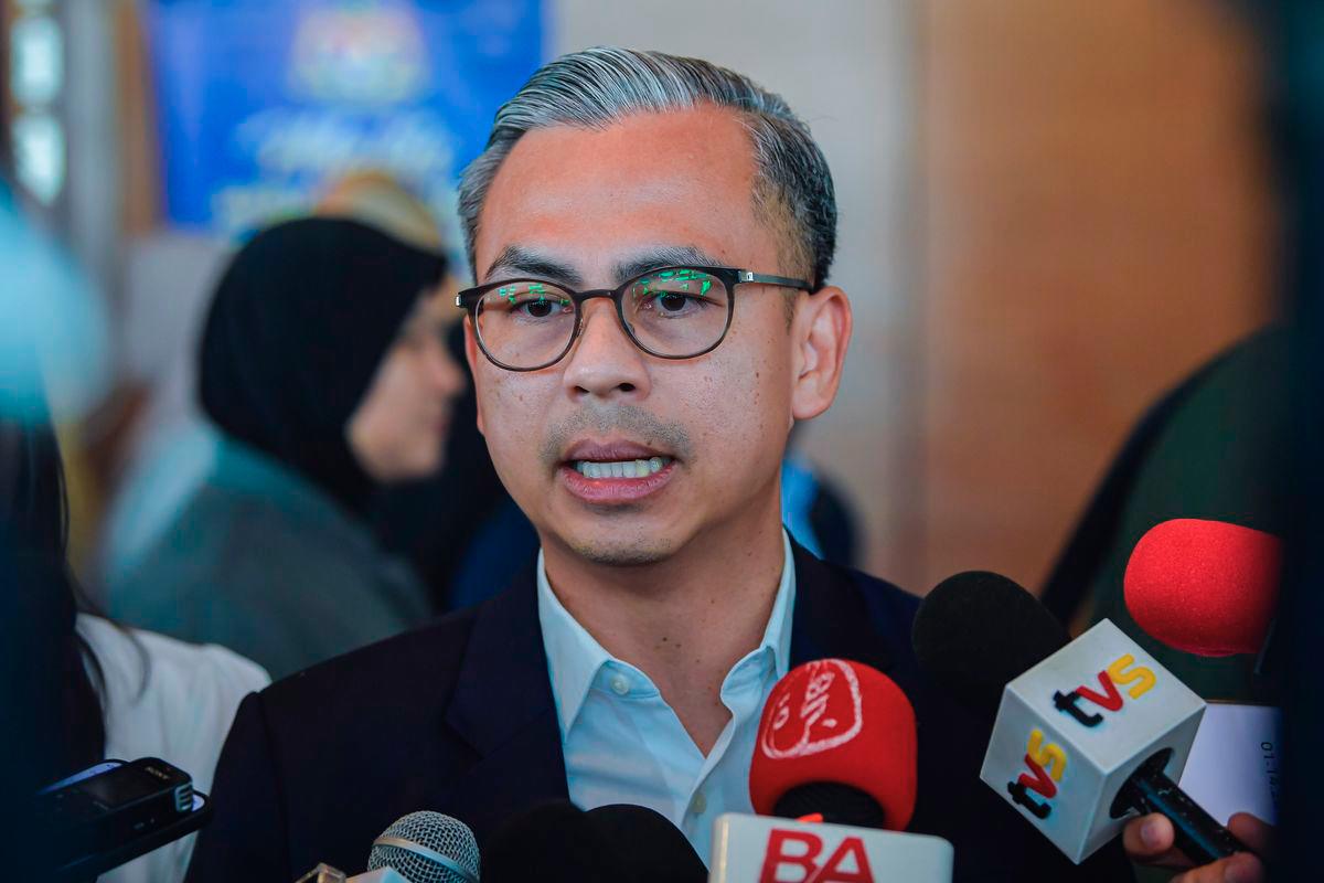Minister of Communications, Datuk Fahmi Fadzil, speaking to members of the media after the 20th Public Service Premier Address (MAPPA) themed “MADANI Public Service” at the Putrajaya International Convention Centre (PICC) today. - BERNAMA
