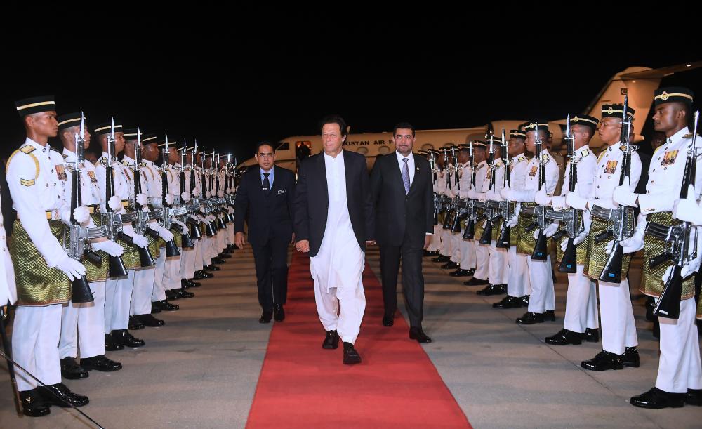Pakistan Prime Minister Imran Khan arrives at the Bunga Raya Complex, Kuala Lumpur International Airport (KLIA) to start a two-day official visit, on Nov 20, 2018. — Bernama