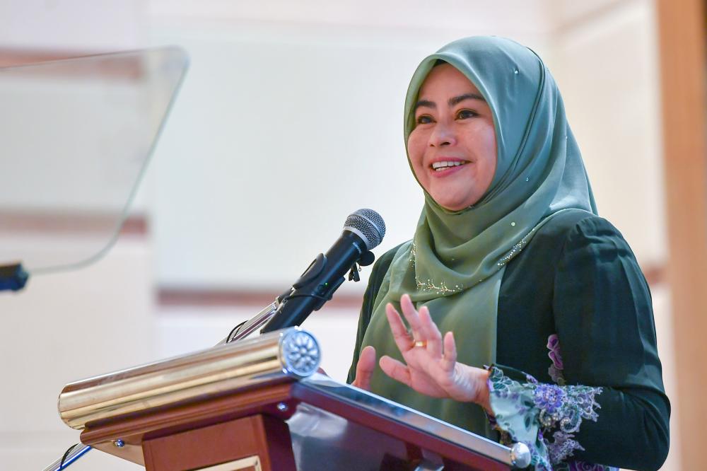 PUTRAJAYA, 22 Sept -- Menteri Pengajian Tinggi, Datuk Seri Dr Noraini Ahmad menyampaikan ucapan pada Program Libat Urus Bersama Duta-Duta Wanita Negara Luar di Malaysia hari ini.-- fotoBERNAMA