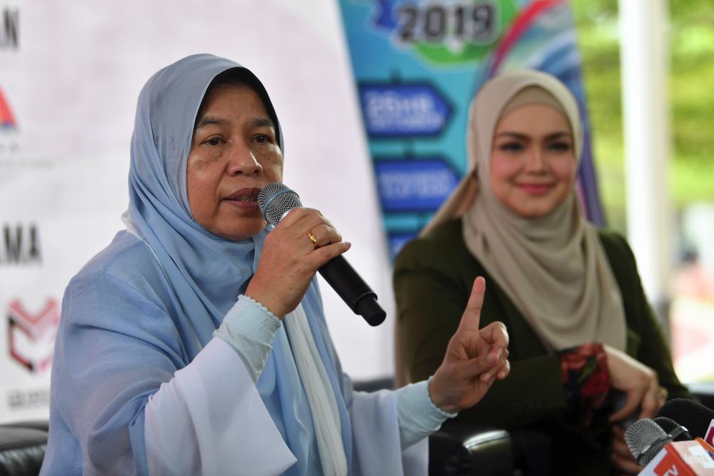 Minister of Housing and Local Government Zuraida Kamaruddin speaks at a press conference in conjunction with the Kayuhan Wanita 2019 programme on Aug 28, 2019. - Bernama