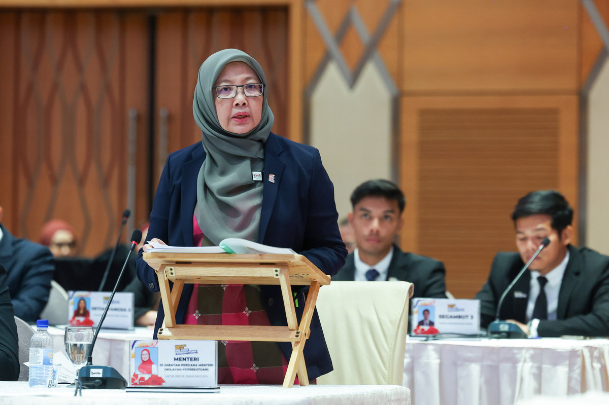 Minister in the Prime Minister’s Department (Federal Territories) Datuk Seri Dr Zaliha Mustafa during the inaugural Federal Territories Youth Assembly (Sidang Belia Wilayah Persekutuan – SBWP), which concluded today. - BERNAMA